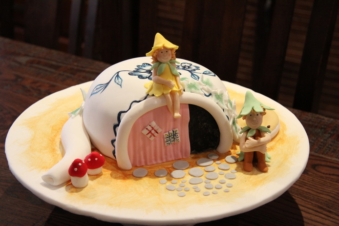 Debbie Brown, teapot cake, fairy cake, pixie cake