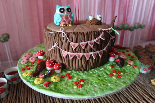 Tree Stump Cake, wood effect cake, owl cake, birds